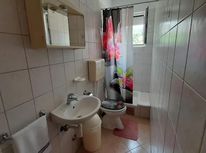 Ruza Apartment Banjol