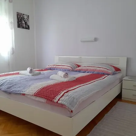 Ruza Apartment Banjol